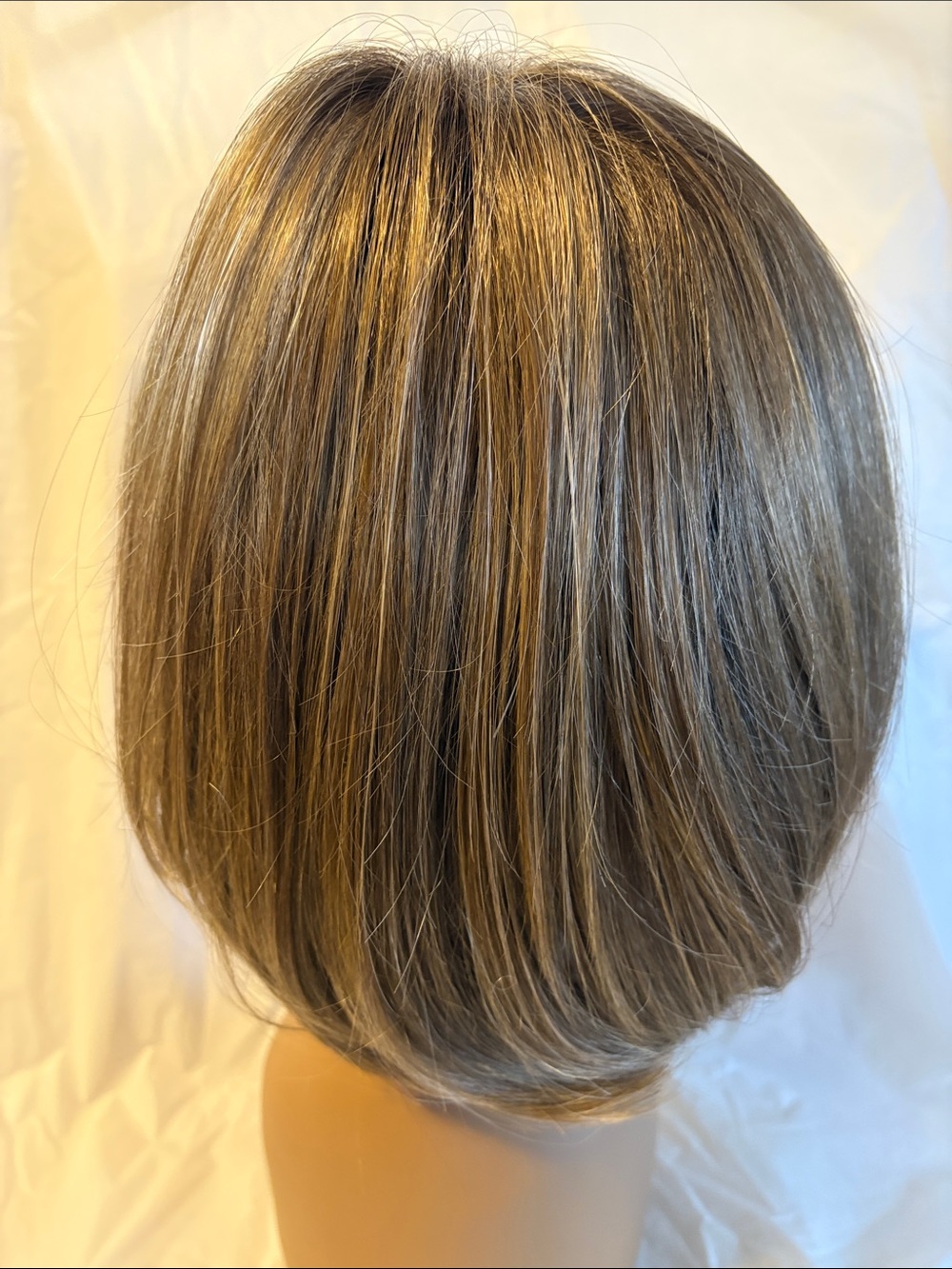 Raquel Welch Upstage Wig - Picture 4 of 10